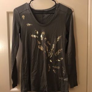 Long sleeve t-shirt.